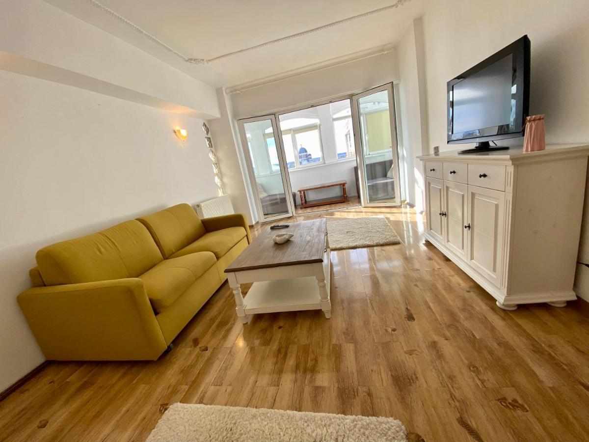 Downtown Apartment Крайова Экстерьер фото